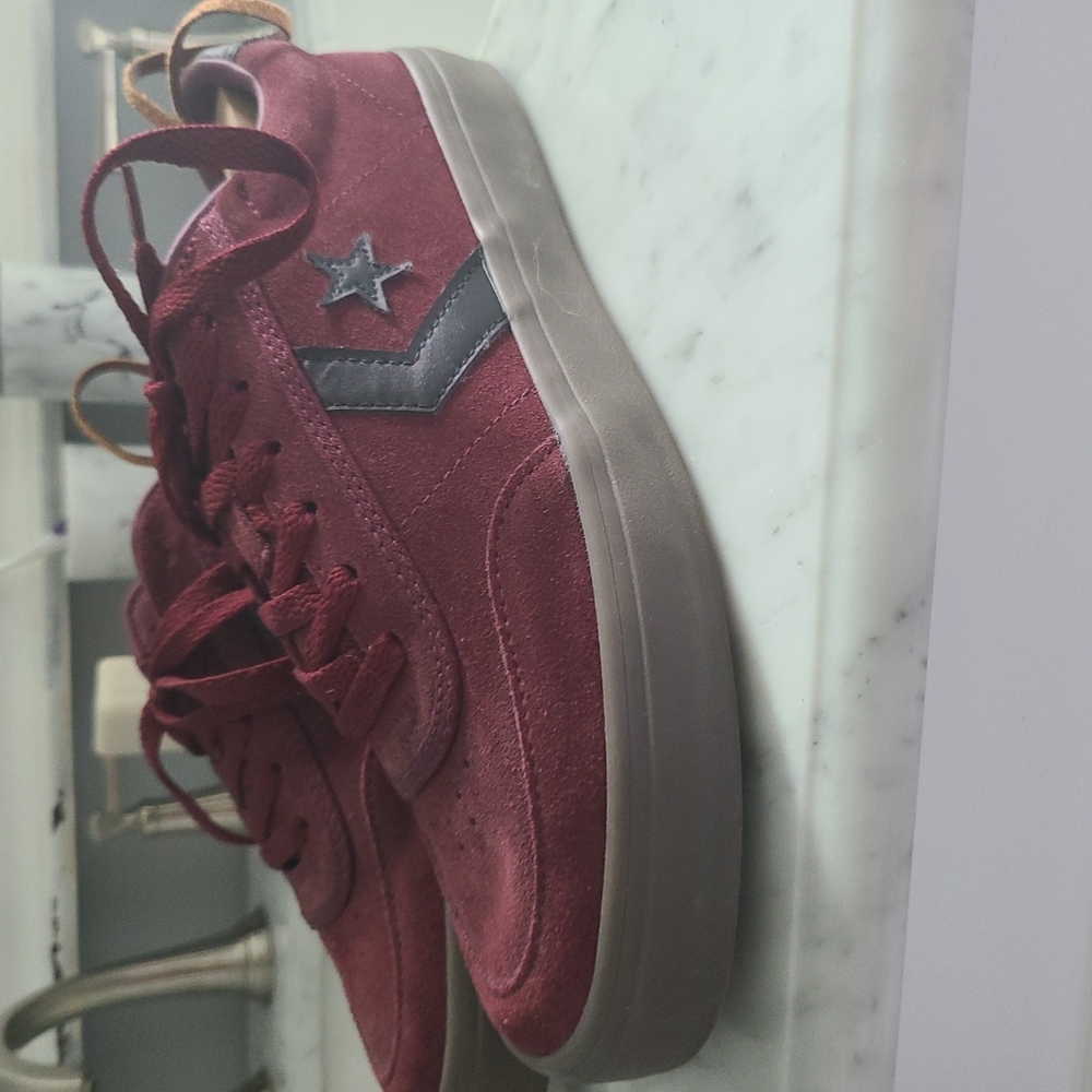 Converse - Picture 2 of 3